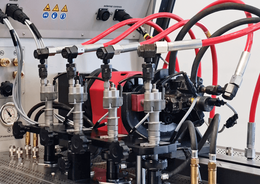 Capable to efficiently
Diagnose and fully
Calibrate all Makes
and Types of CRDi’s,
EUI’s, EUP’s, HEUI’s,
CR-pumps, GDi-pumps
and GDi injectors.
